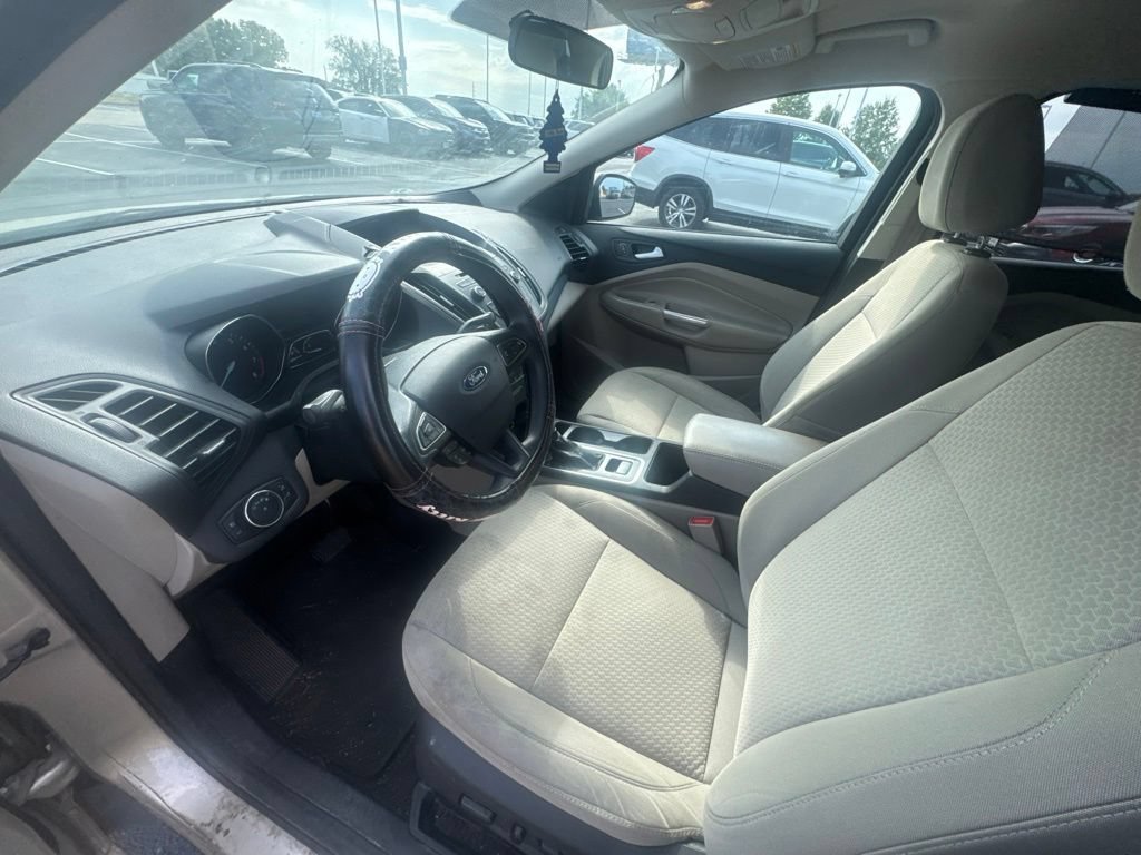 Used 2017 Ford Escape SE FWD image 9