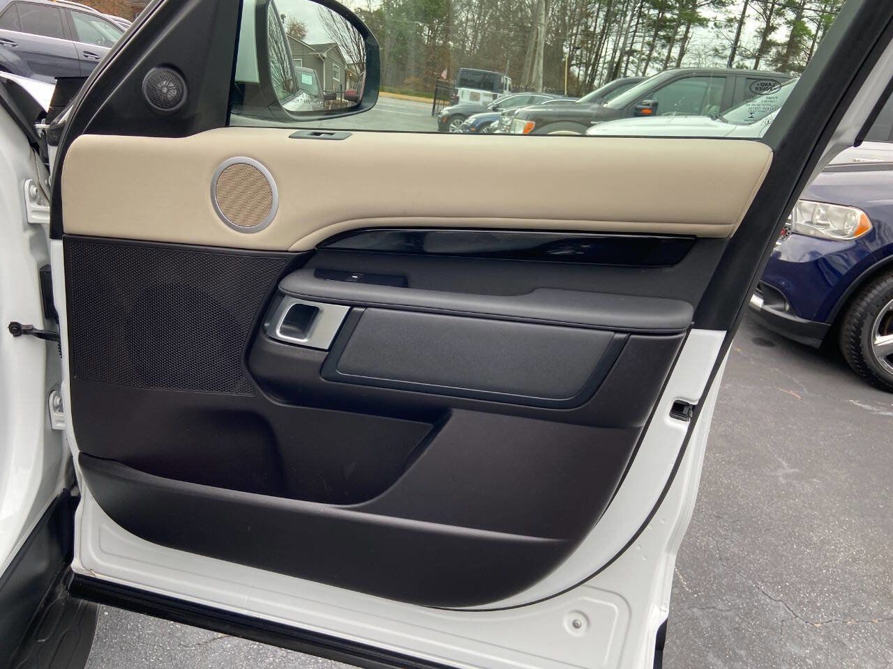 Used 2019 Land Rover Discovery SE AWD/4WD image 22