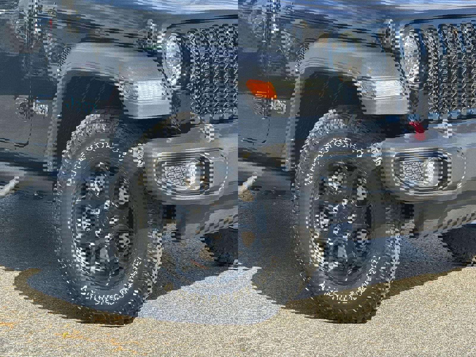 Used 2023 Jeep Wrangler Unlimited w/ 8.4" Radio Group image 13