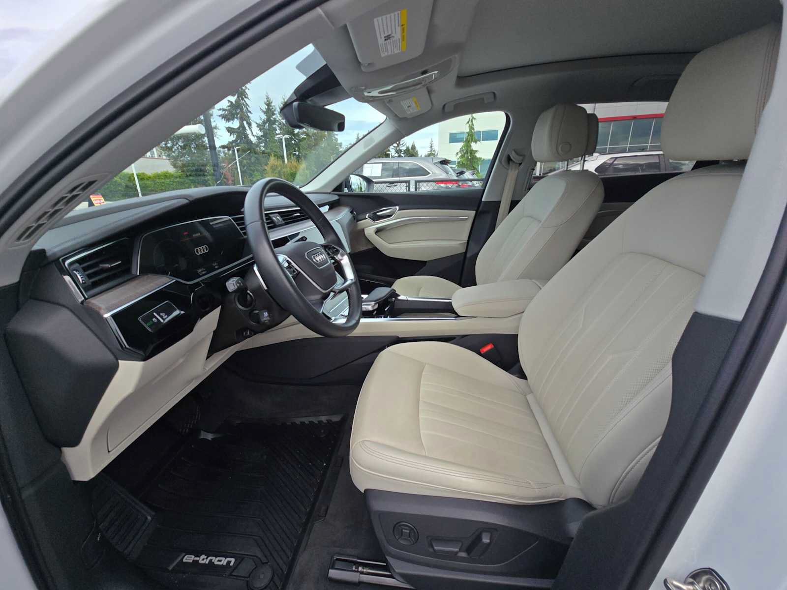 Used 2024 Audi Q8 e-tron Premium Plus w/ Premium Plus Package AWD/4WD image 21