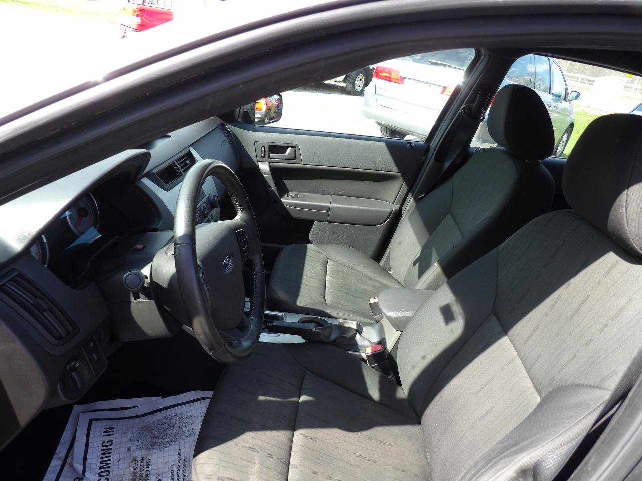 Used 2010 Ford Focus SE image 10