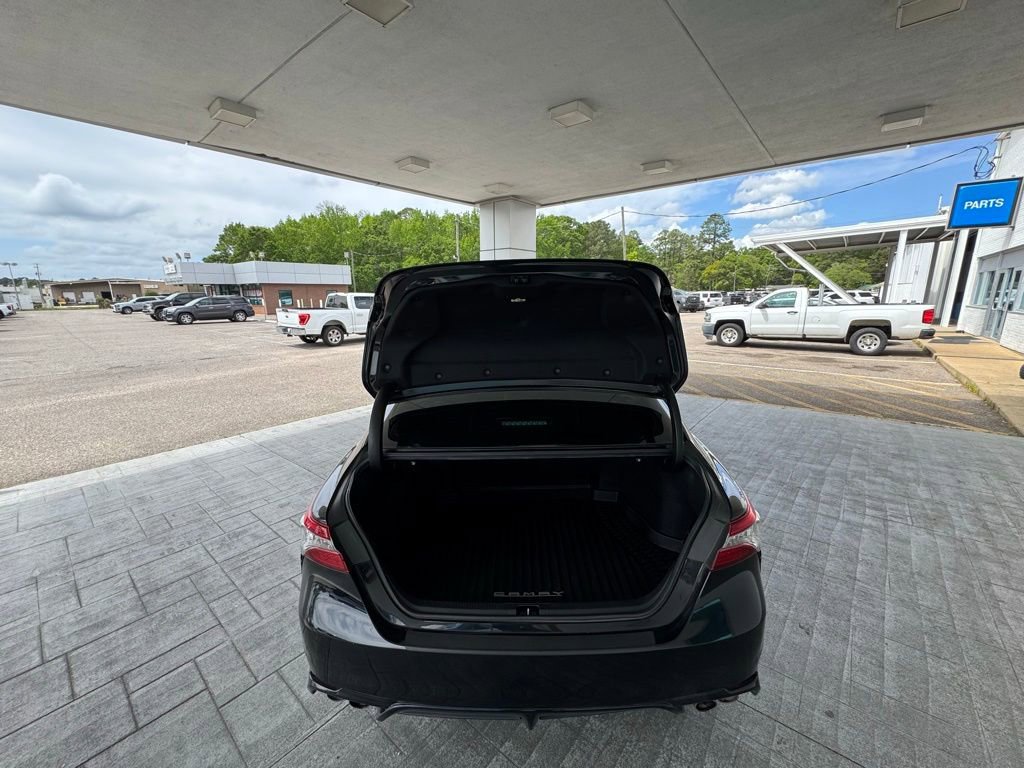 Used 2019 Toyota Camry XSE FWD image 8