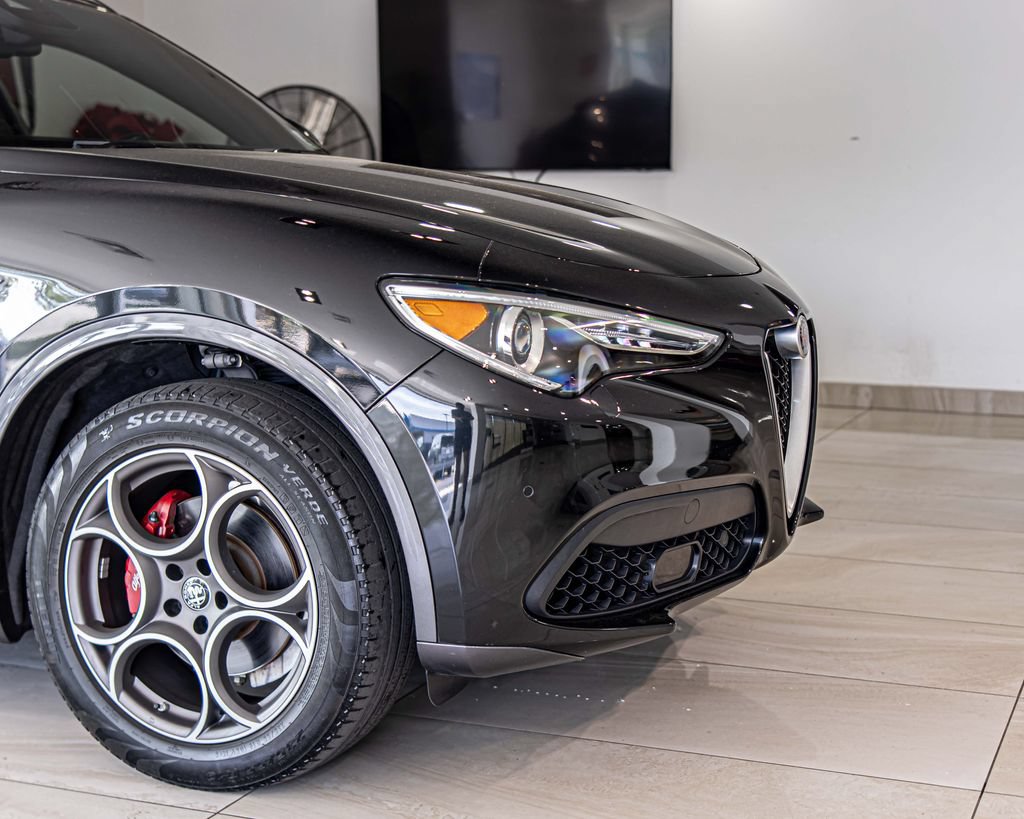 Used 2022 Alfa Romeo Stelvio Ti AWD/4WD image 3
