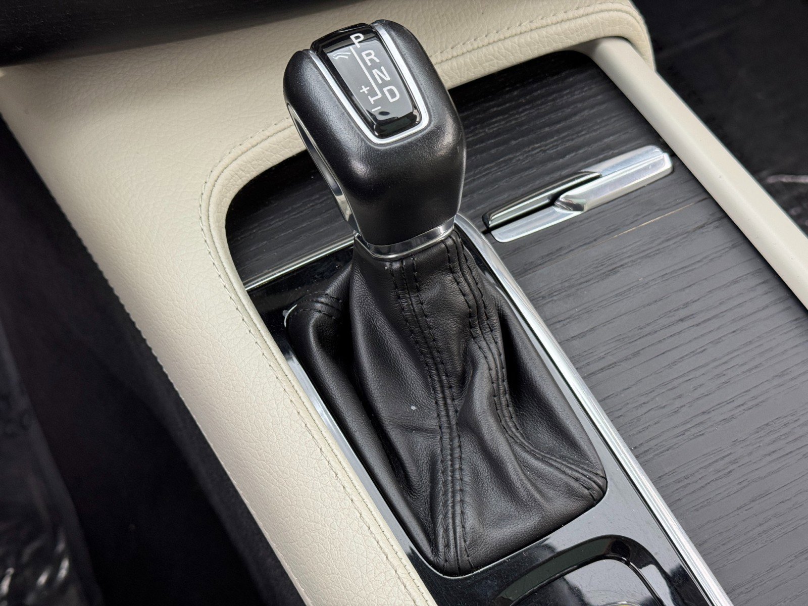 Used 2020 Volvo XC90 T6 Momentum image 29