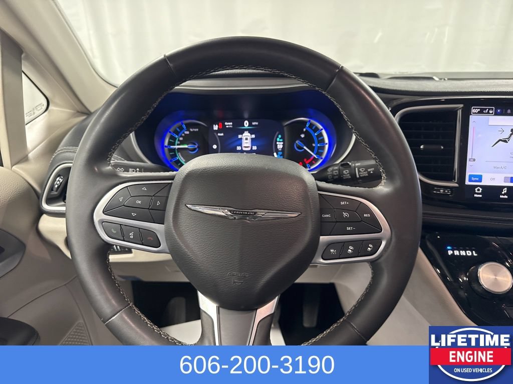 Used 2023 Chrysler Pacifica Touring-L FWD image 16