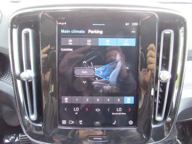 Used 2022 Volvo XC40 P8 Recharge Plus image 44