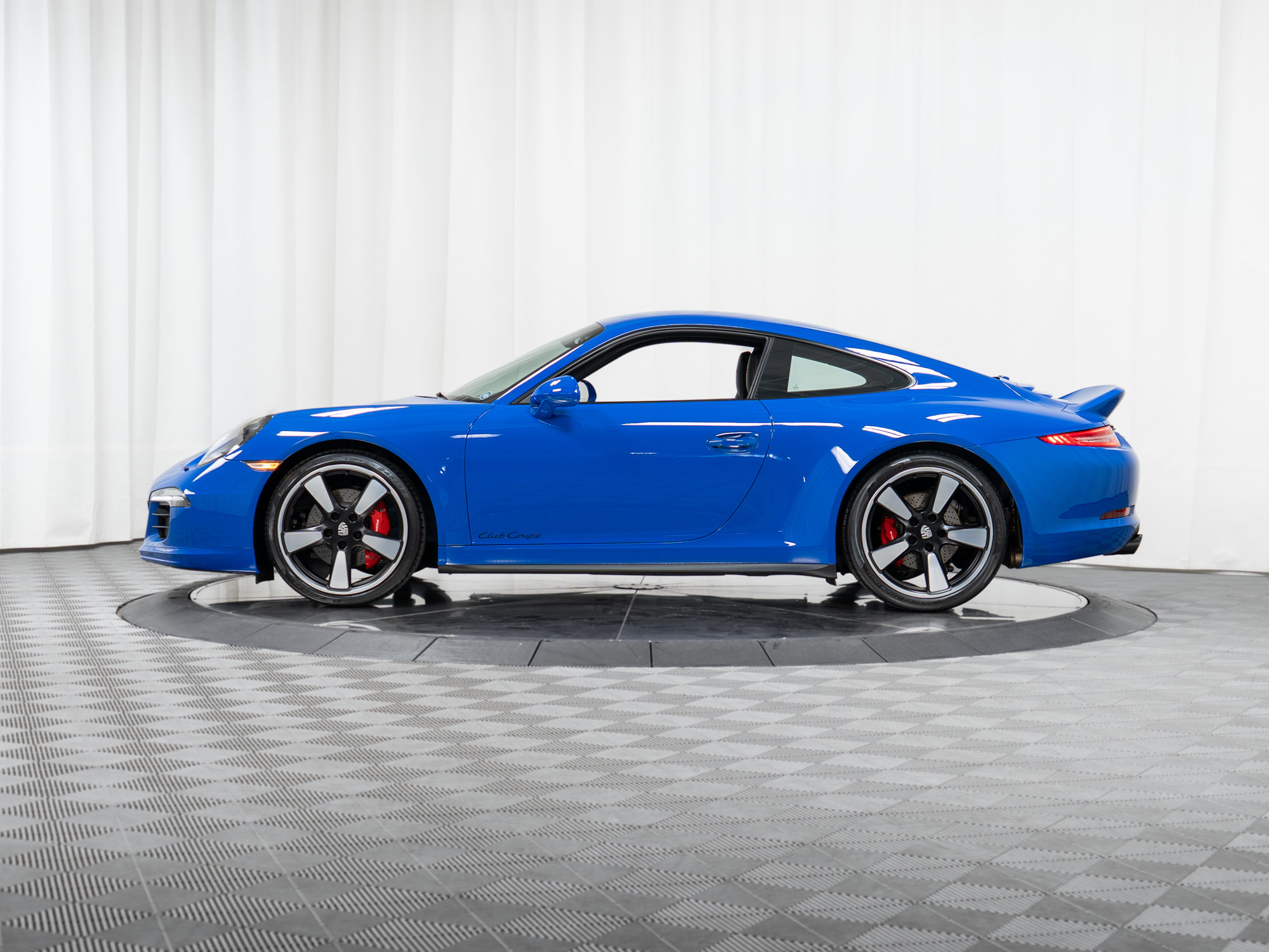 Certified 2016 Porsche 911 Carrera GTS RWD image 43