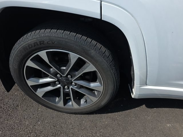 Used 2021 Jeep Grand Cherokee L Overland w/ Luxury Tech Group IV AWD/4WD image 6