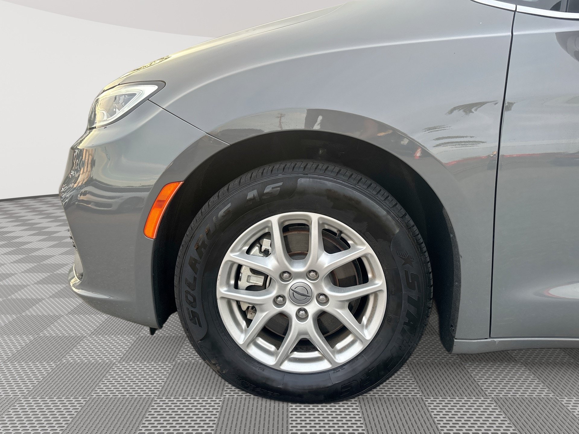 Used 2025 Chrysler Pacifica Select FWD image 18