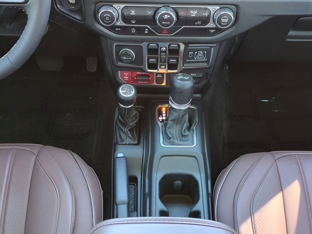 Used 2025 Jeep Wrangler Willys image 19