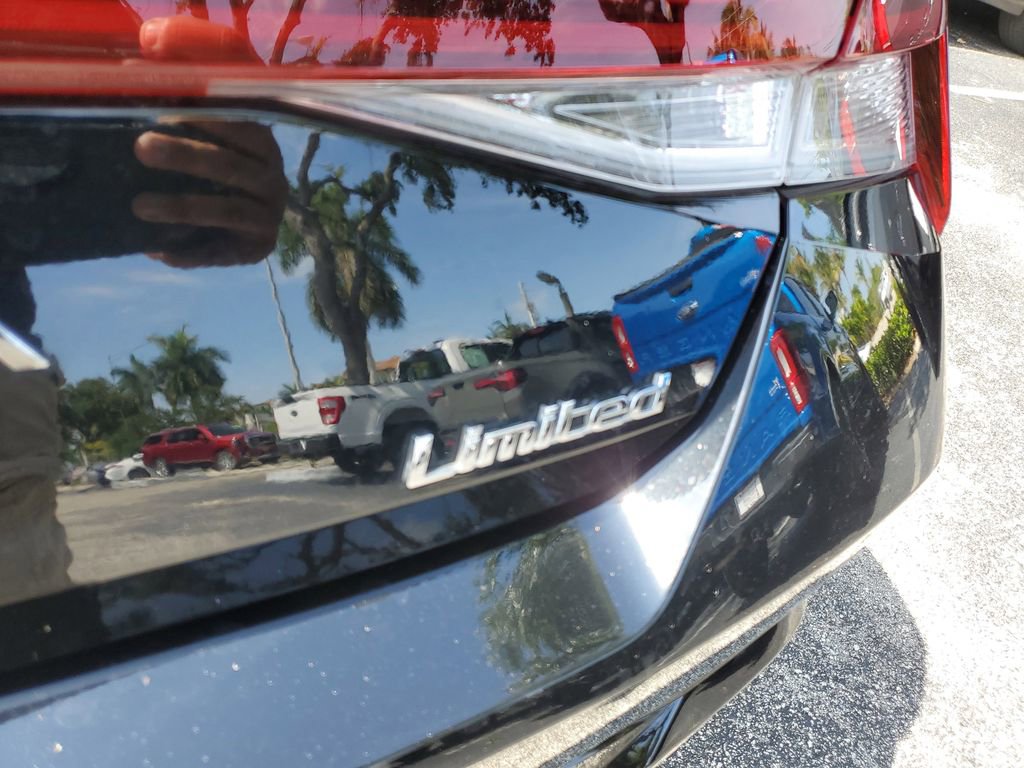 Used 2023 Hyundai Elantra Limited FWD image 6
