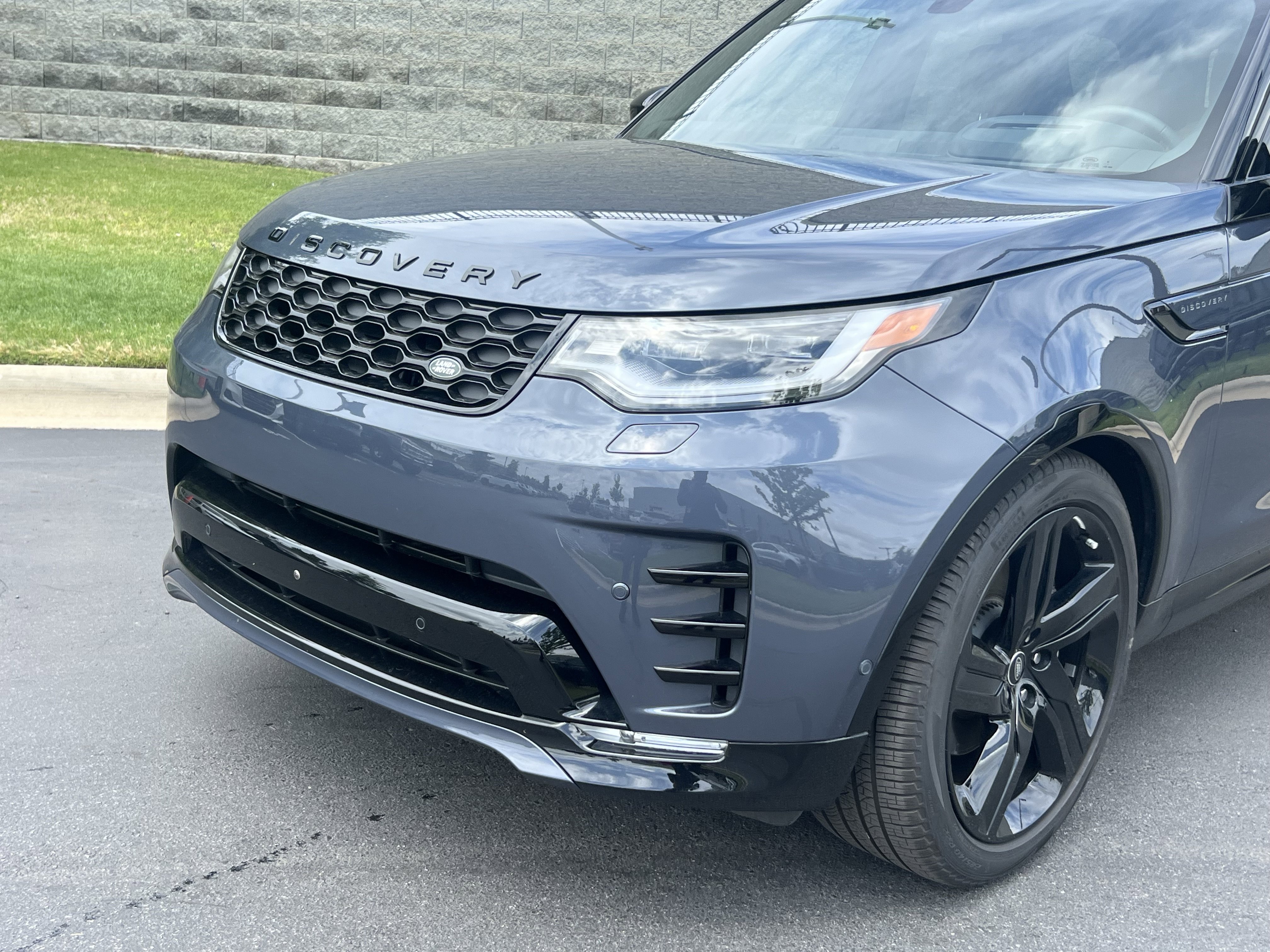 Certified 2025 Land Rover Discovery Dynamic SE AWD/4WD image 11