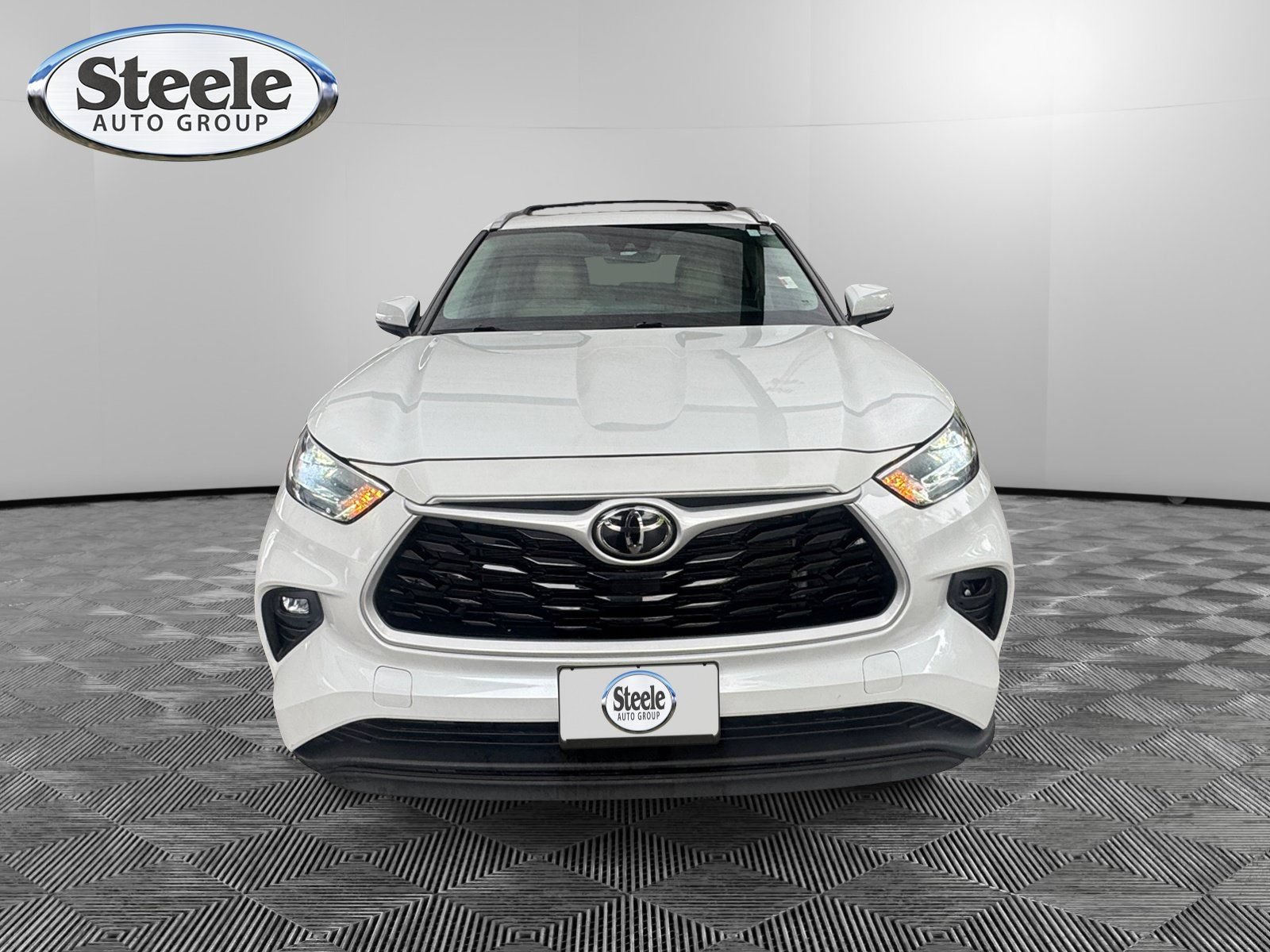 Used 2022 Toyota Highlander XLE FWD image 8