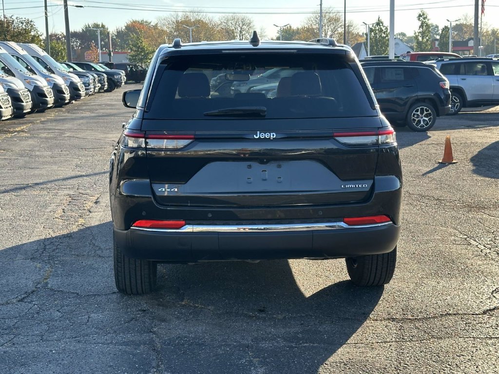 Used 2023 Jeep Grand Cherokee Limited AWD/4WD image 5