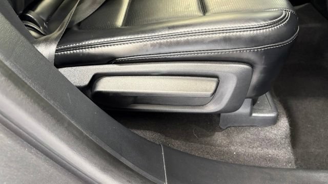 Used 2025 Ford Escape Platinum AWD/4WD image 26