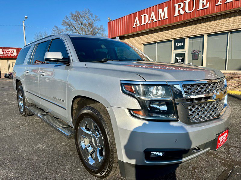 Used 2018 Chevrolet Suburban LT w/ LT Signature Package image 2