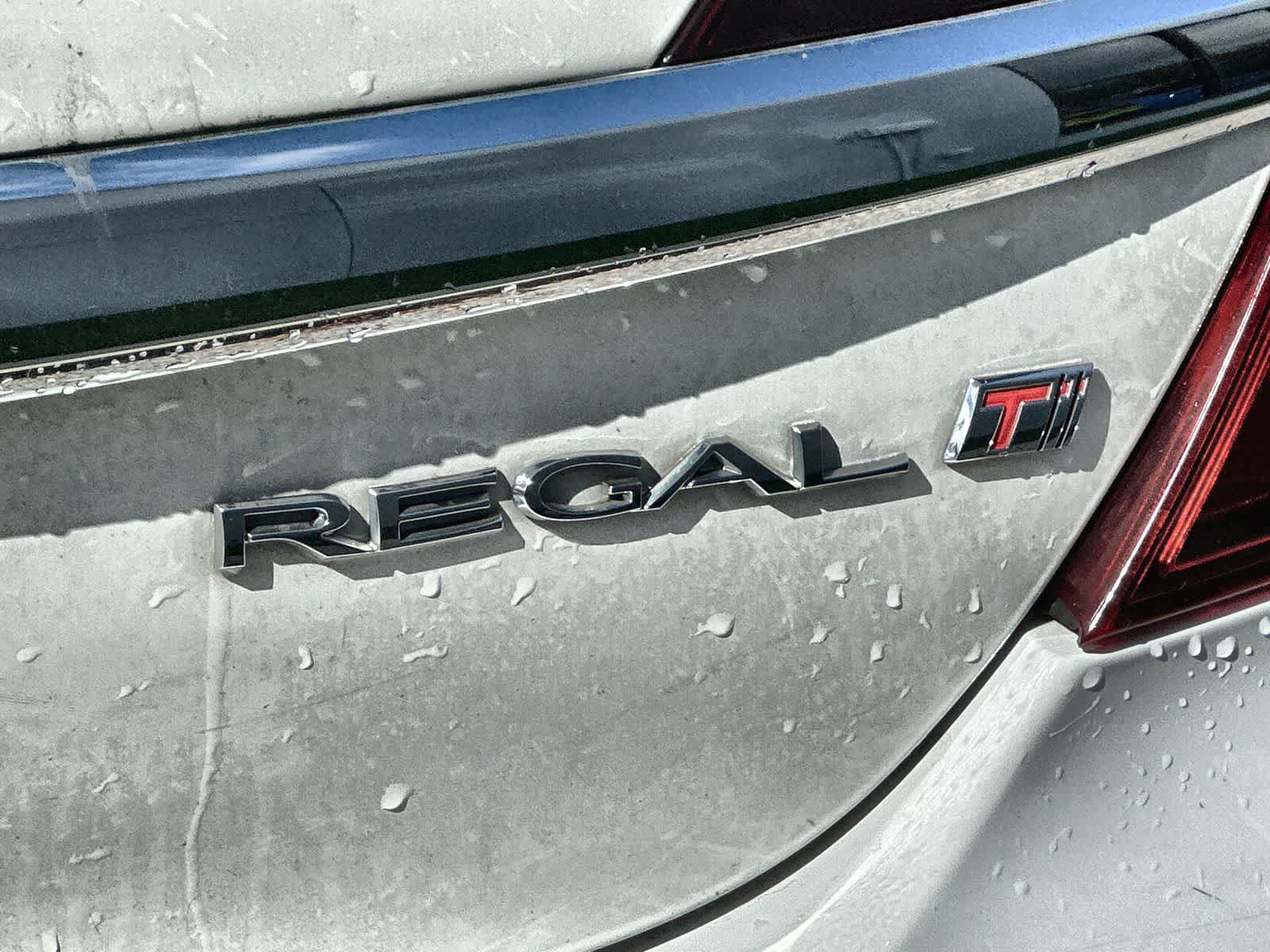Used 2017 Buick Regal Sport Touring FWD image 14