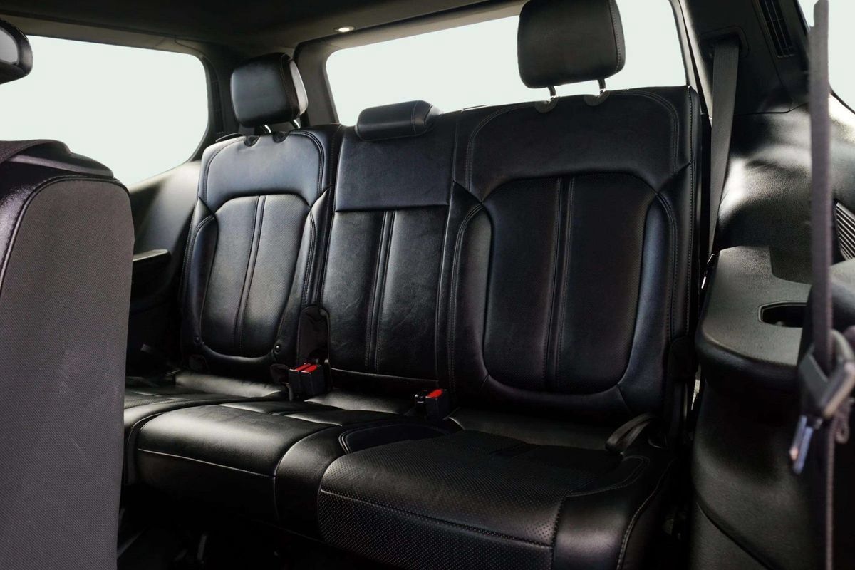 Used 2024 Jeep Wagoneer Series II w/ Flexible Seating Group RWD image 18
