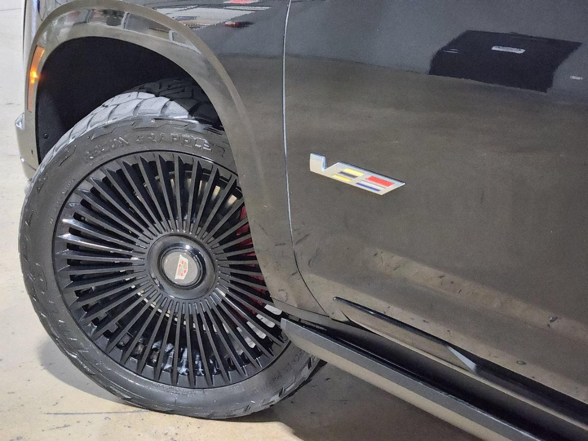 Used 2025 Cadillac Escalade ESV V AWD/4WD image 23