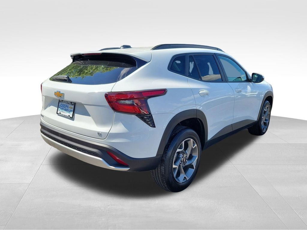 Used 2025 Chevrolet Trax LT FWD image 4