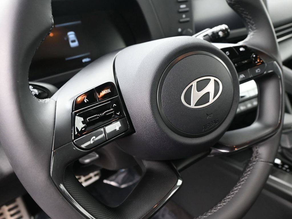 Certified 2025 Hyundai Elantra Sport image 27