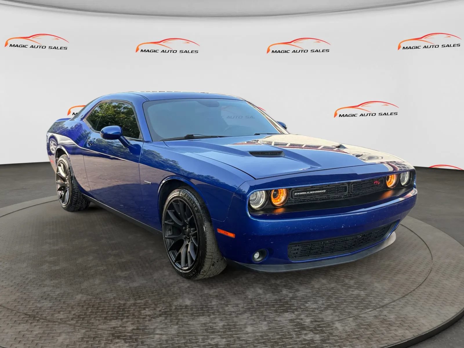 Used 2018 Dodge Challenger R/T RWD image 5