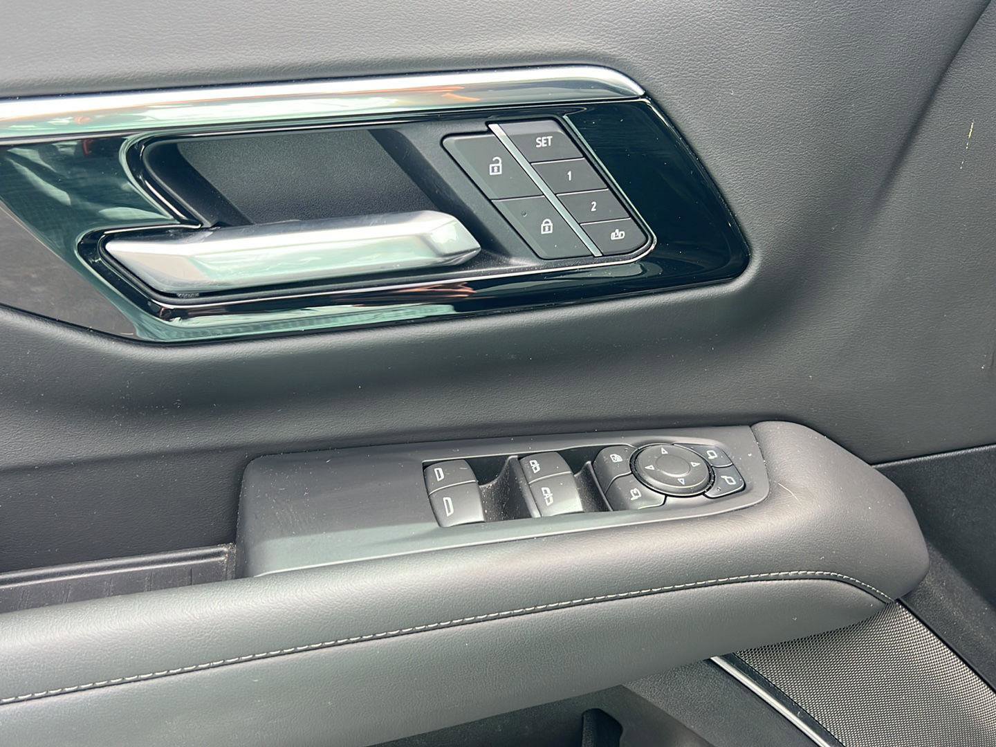 Used 2025 Chevrolet Tahoe Z71 w/ Z71 Off-Road Package AWD/4WD image 35