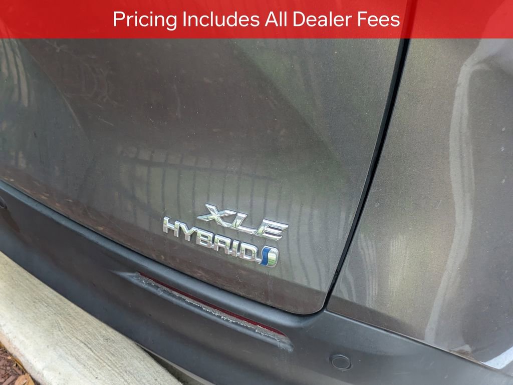 Certified 2023 Toyota Sienna XLE FWD image 8