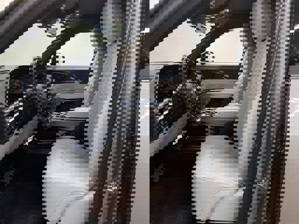 Certified 2025 Cadillac Lyriq Luxury image 14