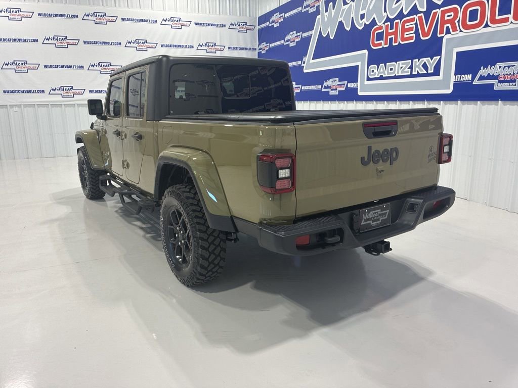 Used 2025 Jeep Gladiator Sport AWD/4WD image 3