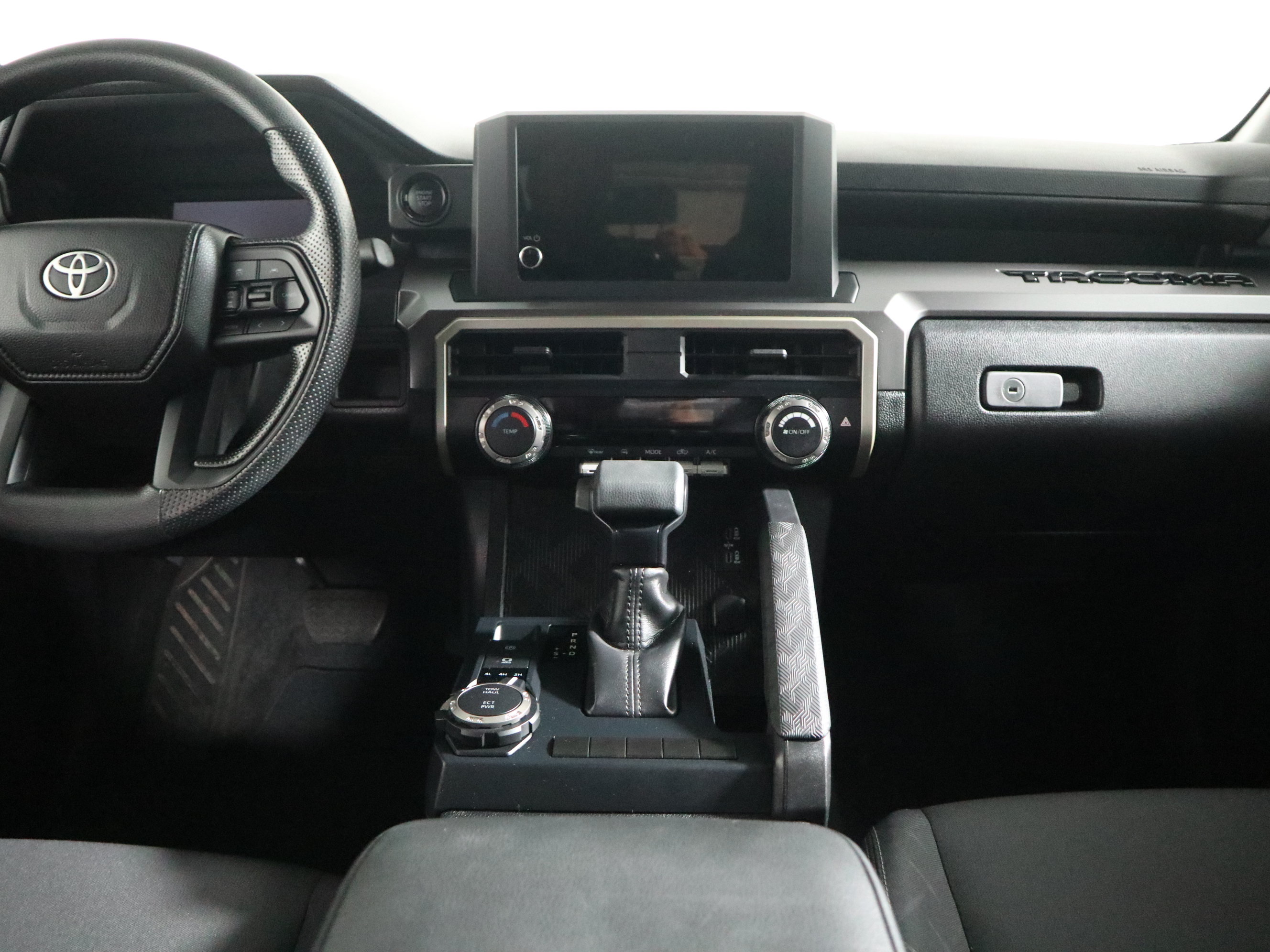 Used 2025 Toyota Tacoma SR5 AWD/4WD image 14