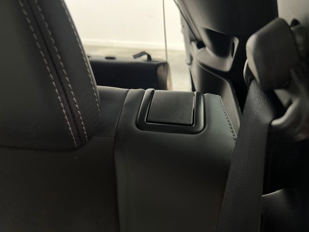 Used 2025 Mitsubishi Outlander SE image 14