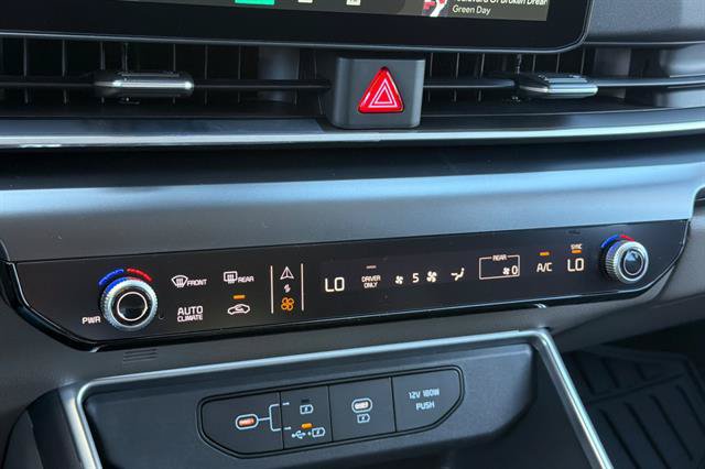 New 2026 Kia Carnival LXS FWD image 24