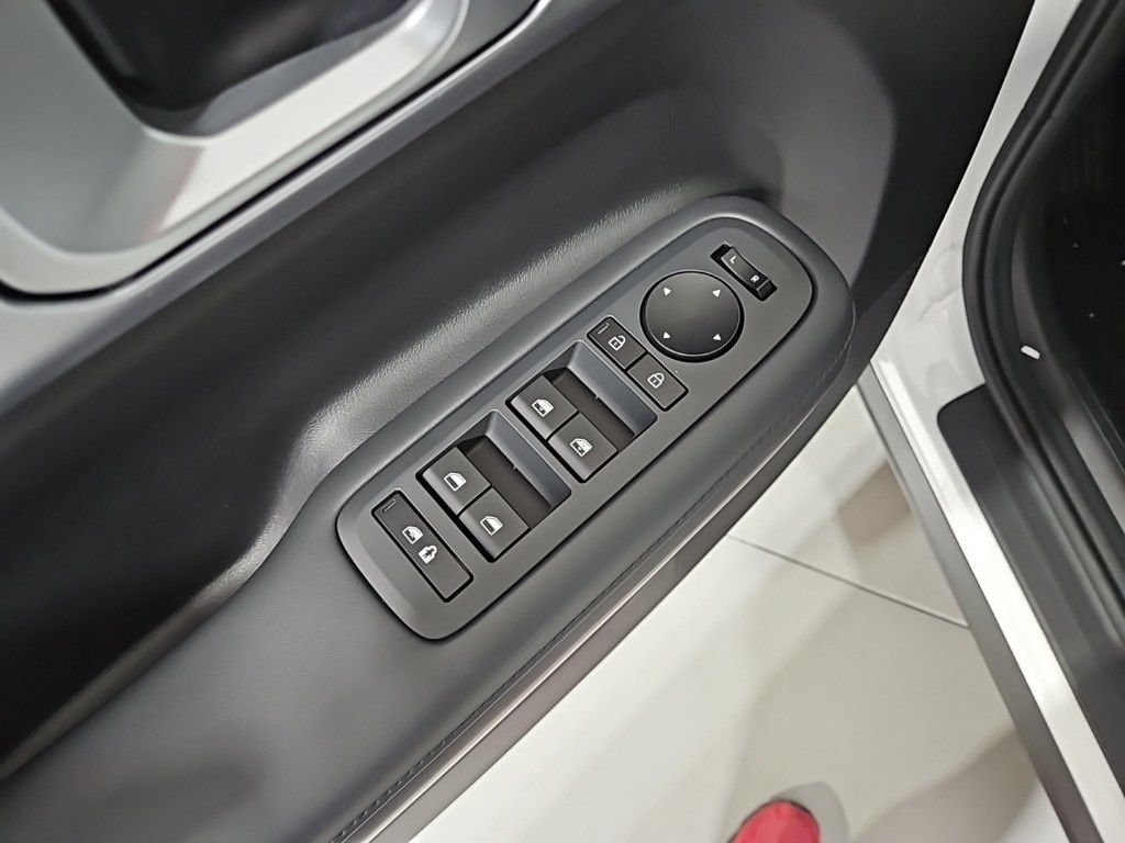 Certified 2025 Hyundai Santa Fe SEL AWD/4WD image 13