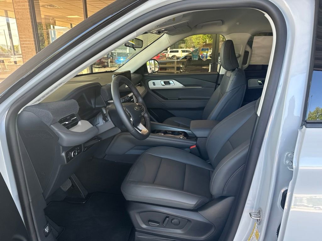 New 2026 Ford Explorer Active RWD image 7