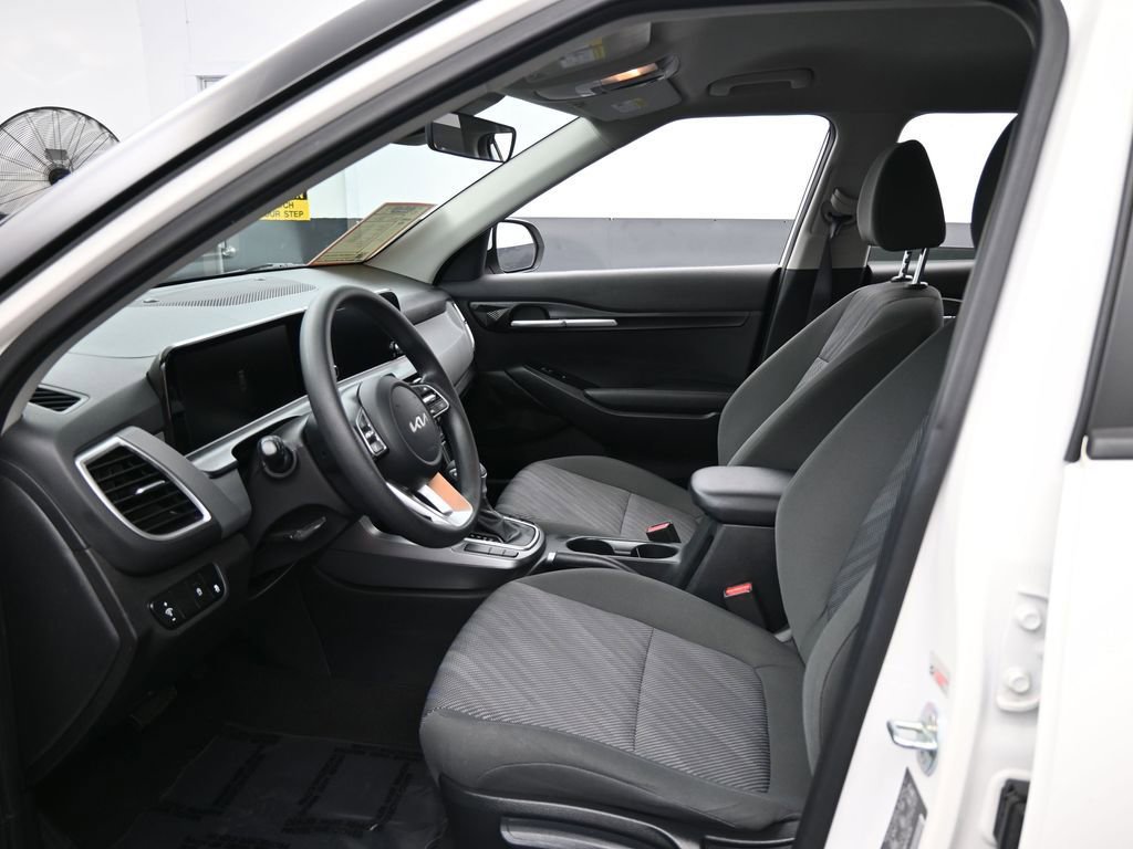 Used 2024 Kia Seltos LX image 11