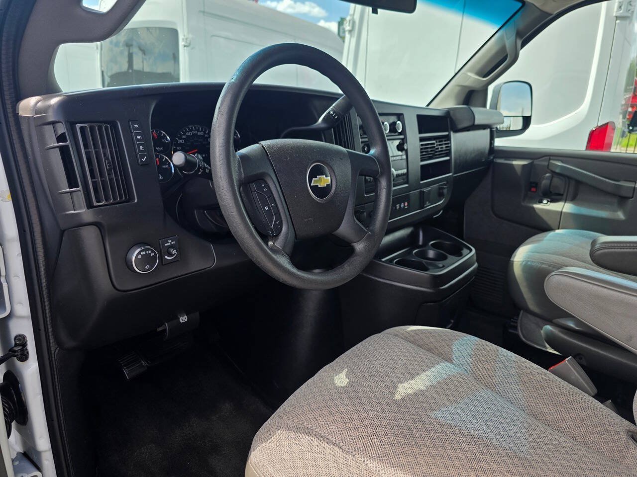 Used 2018 Chevrolet Express 3500 LT w/ LT Preferred Equipment Group RWD image 16