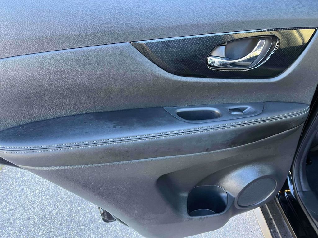 Used 2017 Nissan Rogue SL w/ SL Premium Package image 5