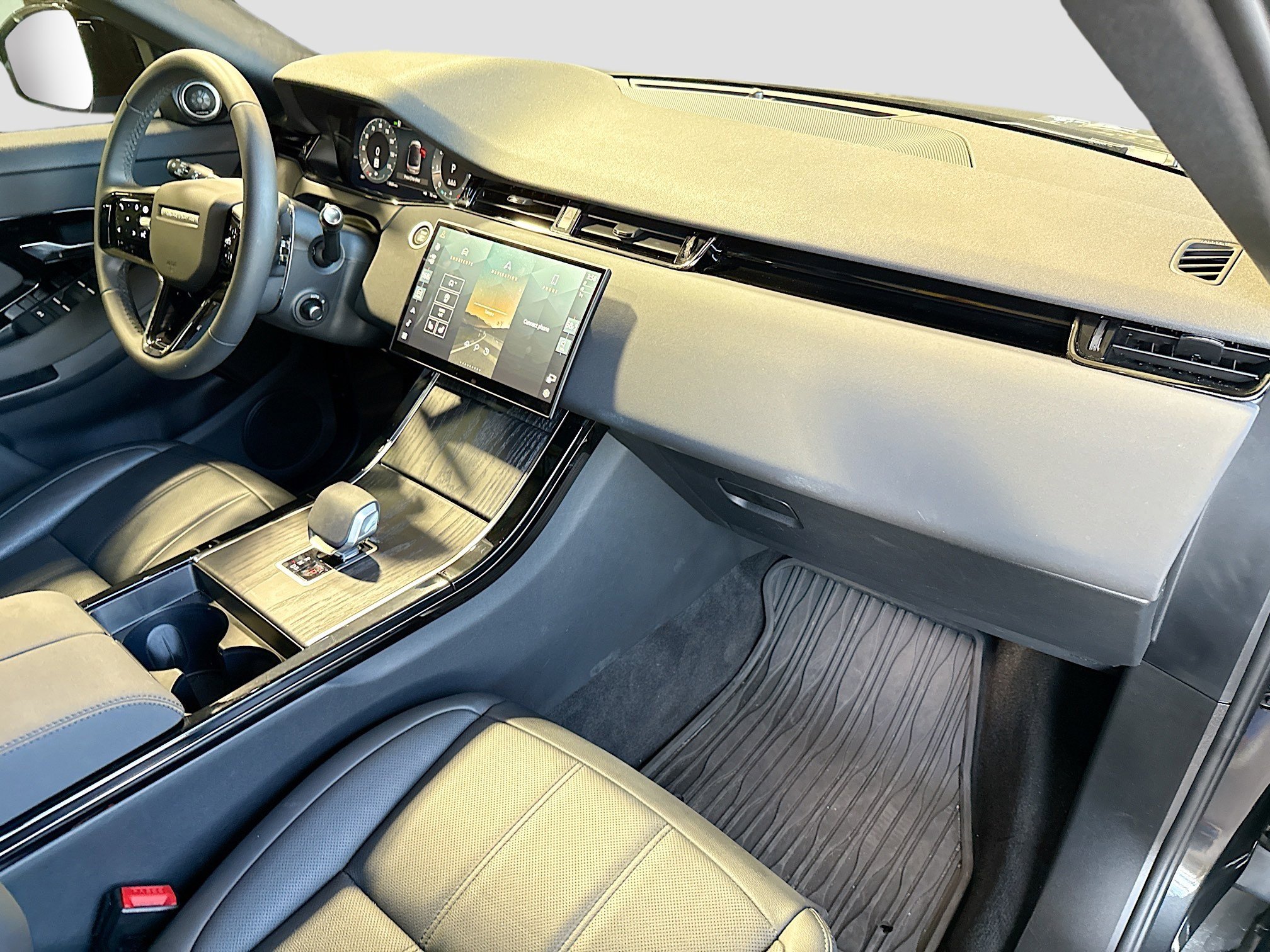 Used 2025 Land Rover Range Rover Evoque Dynamic SE AWD/4WD image 14