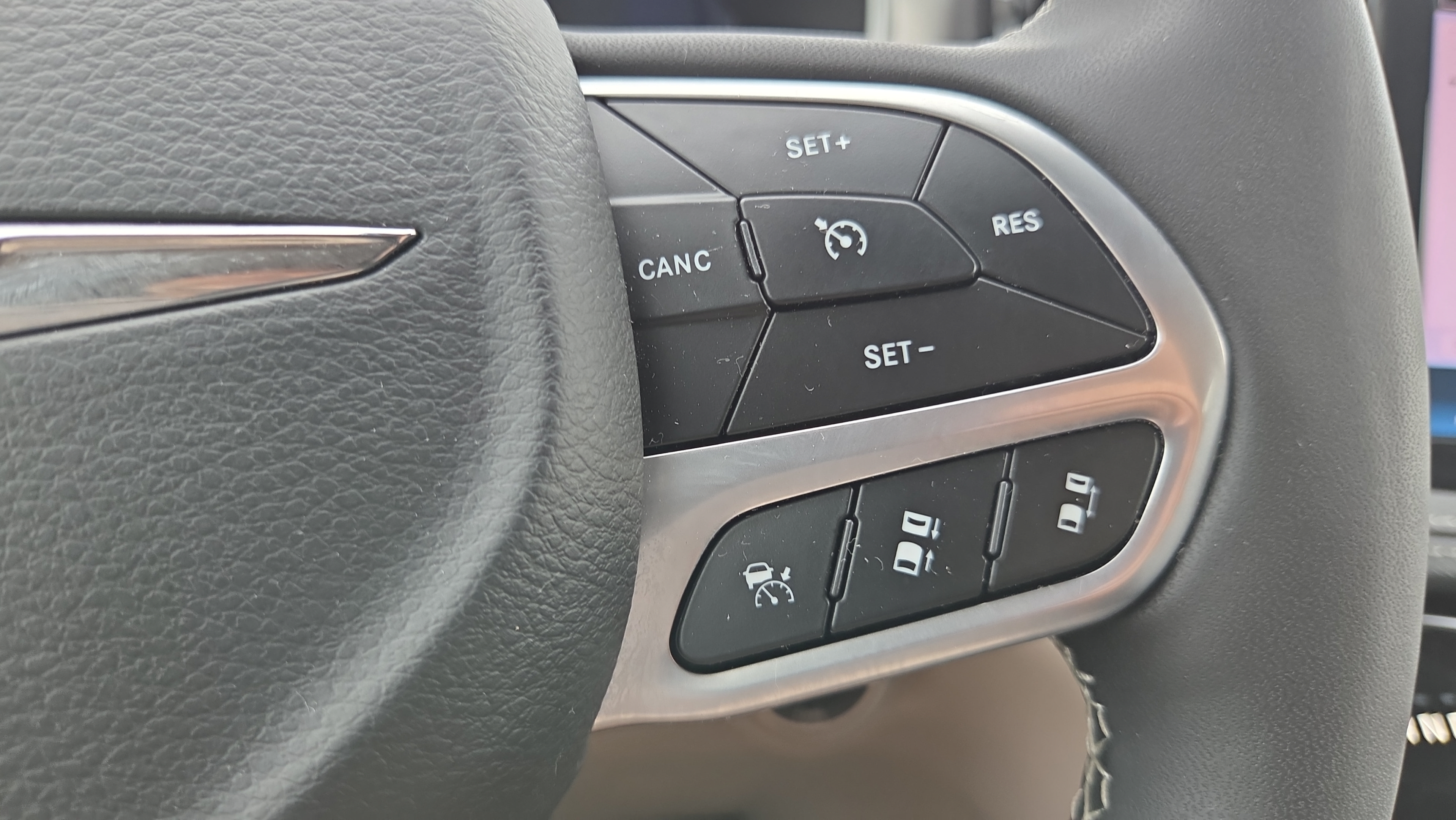 Used 2022 Chrysler Pacifica Touring-L FWD image 25