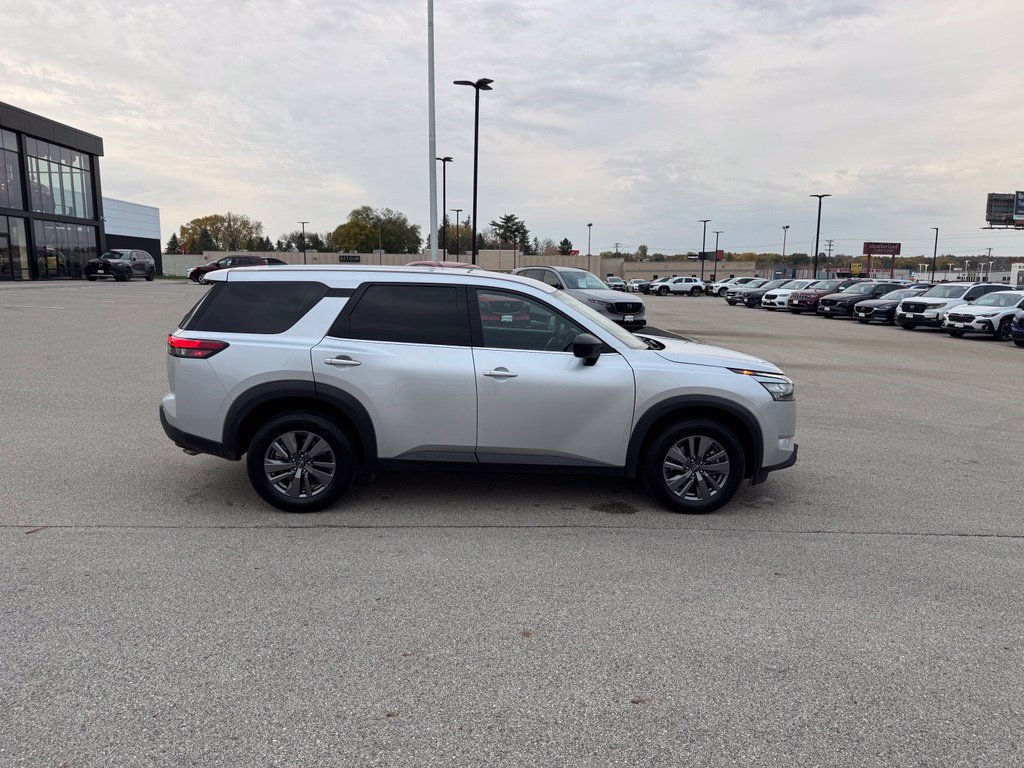 Used 2025 Nissan Pathfinder S AWD/4WD image 32