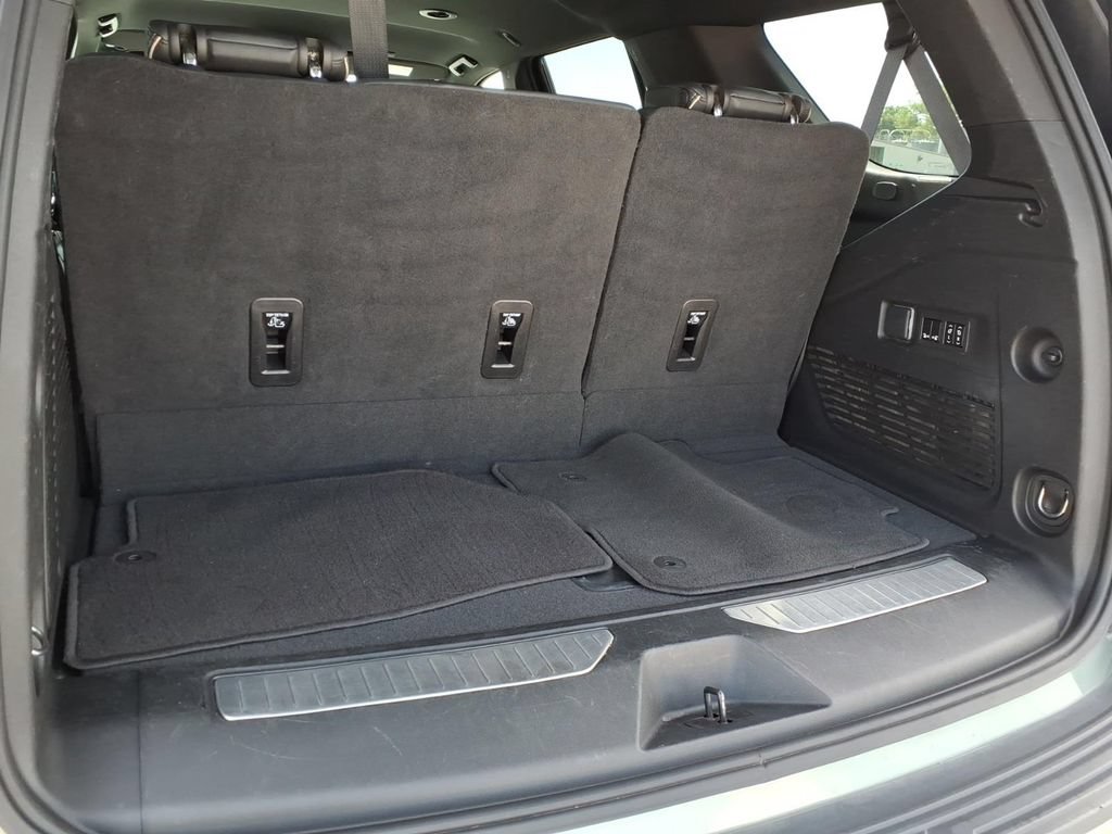 Used 2024 Chevrolet Tahoe Premier RWD image 25