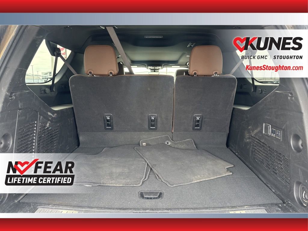 Used 2025 Chevrolet Suburban High Country AWD/4WD image 15