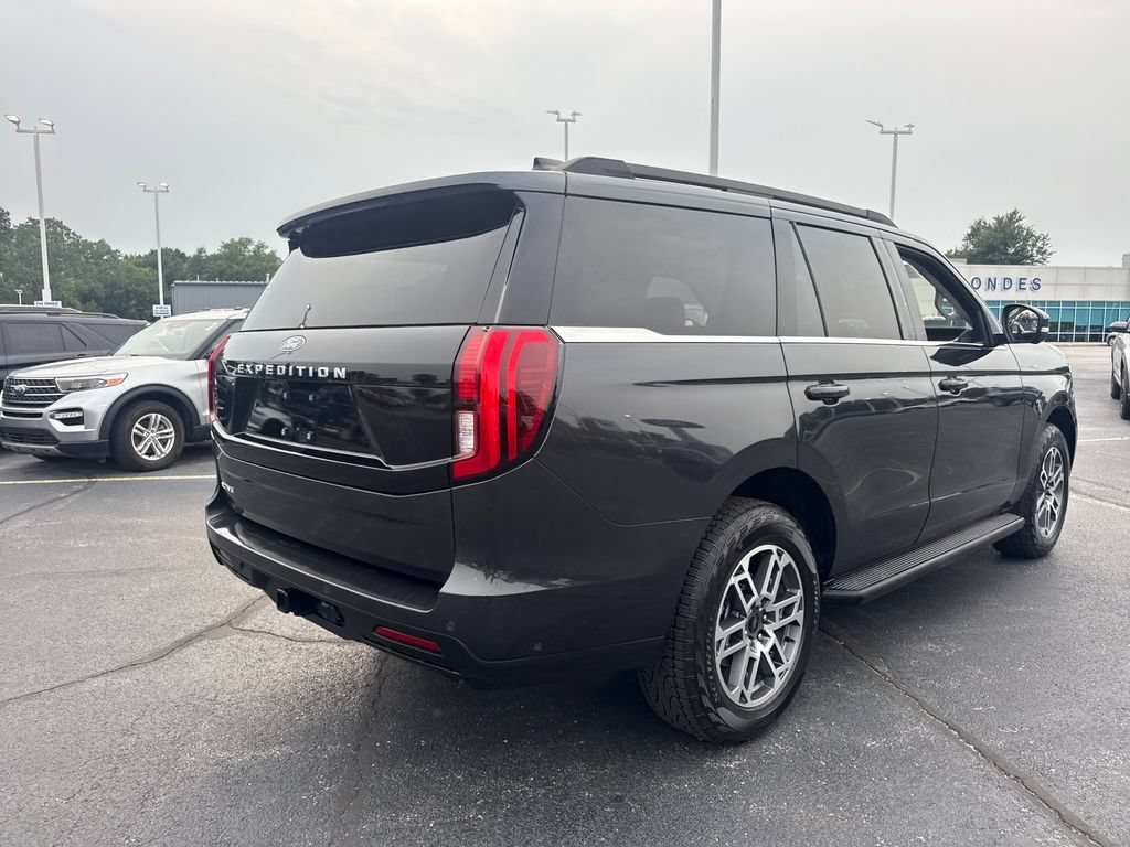 Used 2025 Ford Expedition Active AWD/4WD image 8