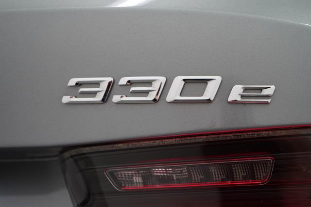 Used 2023 BMW 330e xDrive w/ Premium Package image 57