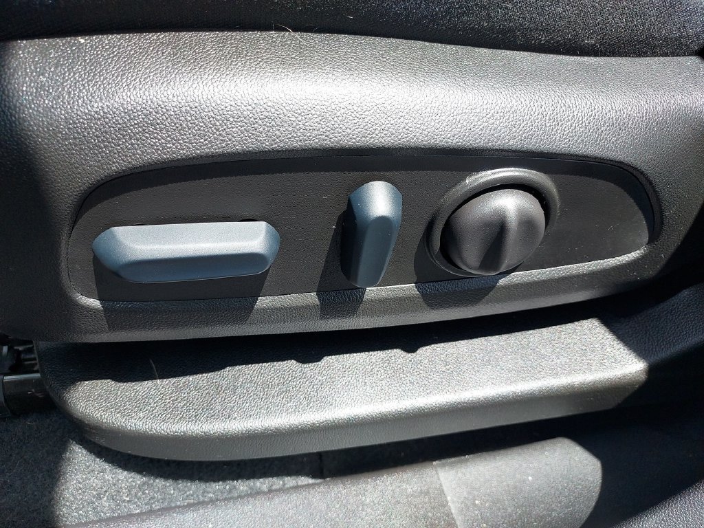 Used 2024 Chevrolet Equinox LT FWD image 18