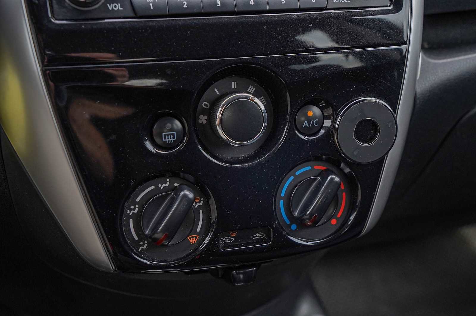 Used 2018 Nissan Versa Note SV image 19