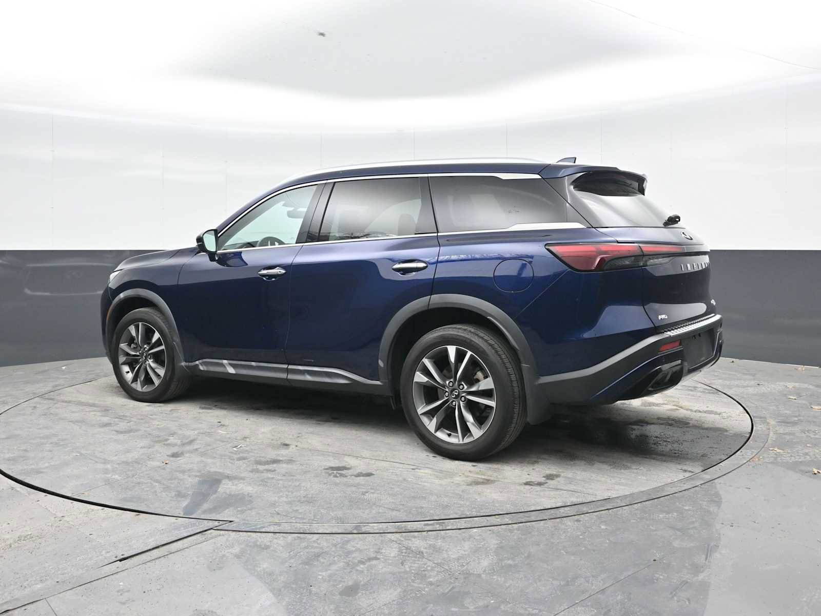 Used 2023 INFINITI QX60 Luxe w/ Cargo Package AWD/4WD image 2