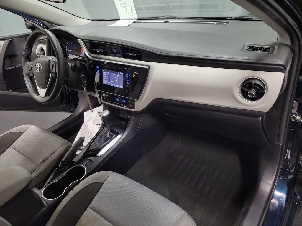 Used 2017 Toyota Corolla LE image 23
