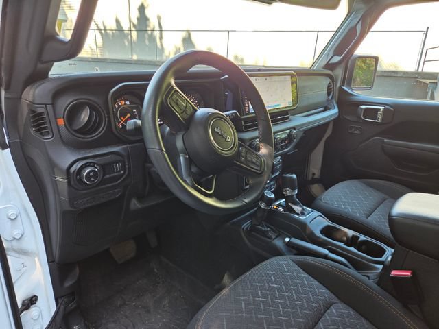 Used 2024 Jeep Gladiator Mojave w/ Technology Group AWD/4WD image 16
